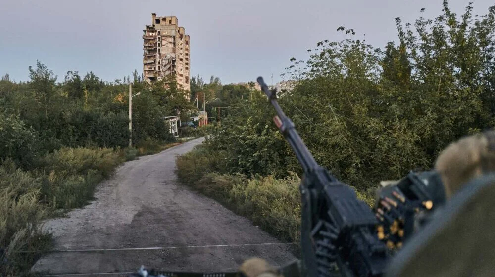 Ukrajinska vojska: Rusi izveli oko 100 napada u poslednja 24 sata na istočnom frontu u Ukrajini 1