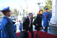 Skupština Srbije Konstituisana Skupština, poslanici dve opozicione koalicije se zakleli van sale (VIDEO/FOTO) 8