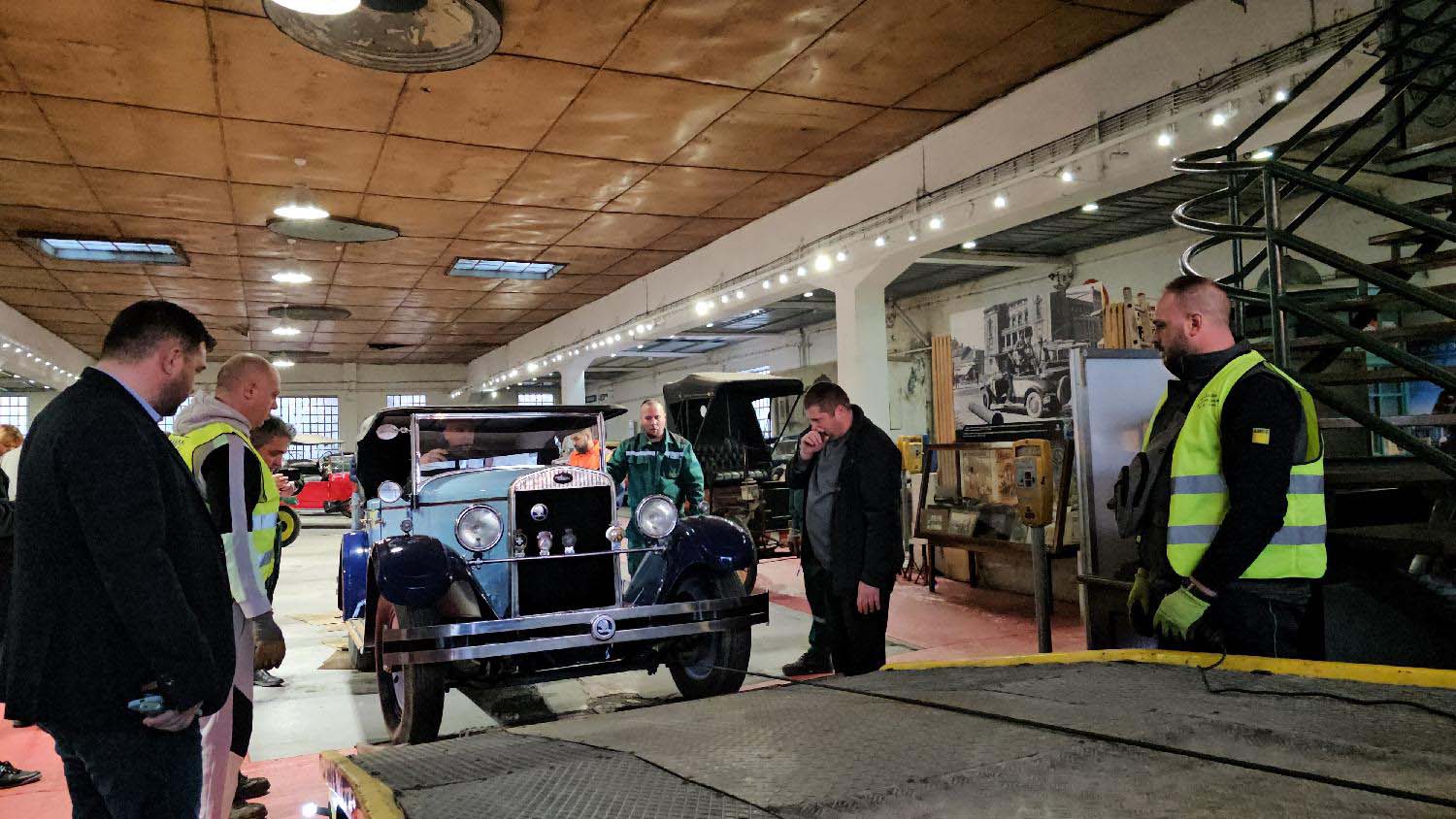 Odvoženje vozila iz Muzeja automobila počelo danas popodne, nastavak sutra 4