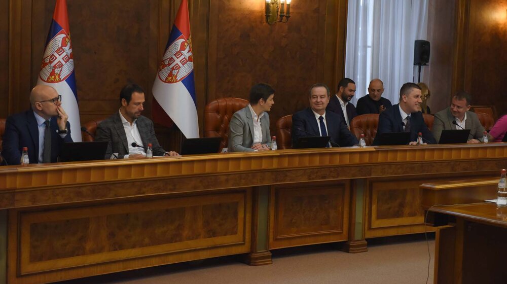 Sutra vanredna sednica vlade: Sprema se odgovor na pritiske 1