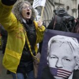 Džulijan Asanž za sada neće biti izručen SAD: Sud u Londonu odobrio žalbu osnivaču Vikiliksa, dok SAD ne isključi smrtnu kaznu 1