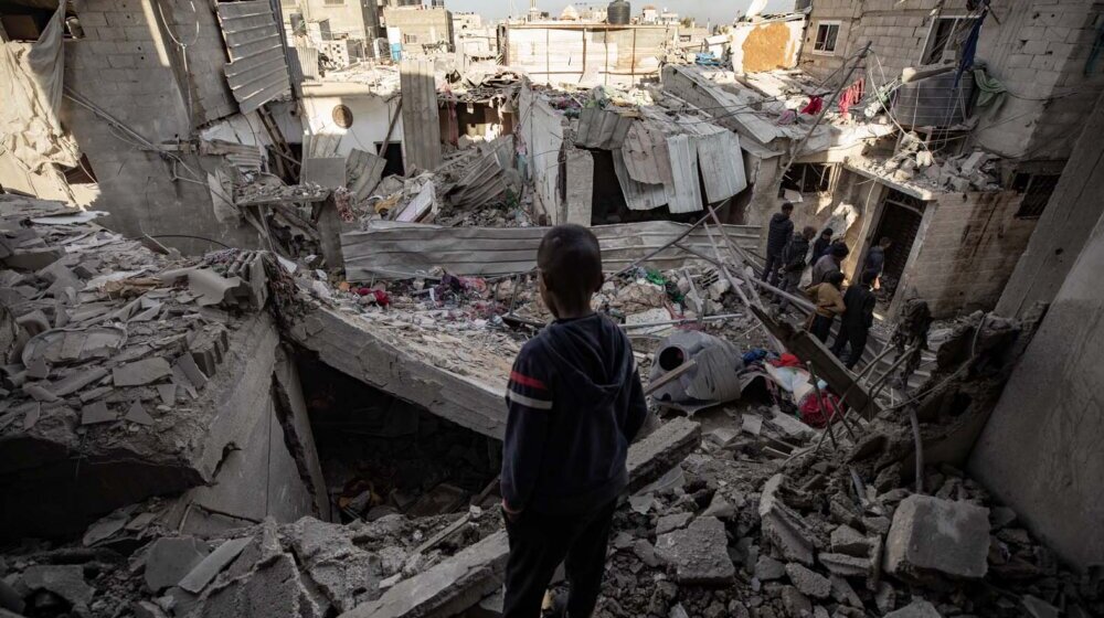 Stotine gladnih Palestinaca beže sa severa ka jugu Gaze 1