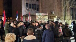Protest Nedić Pripadnici neonacističke grupe obeležili godišnjicu smrti Milana Nedića, nešto dalje građani protestvovali zbog skupa (FOTO) 7