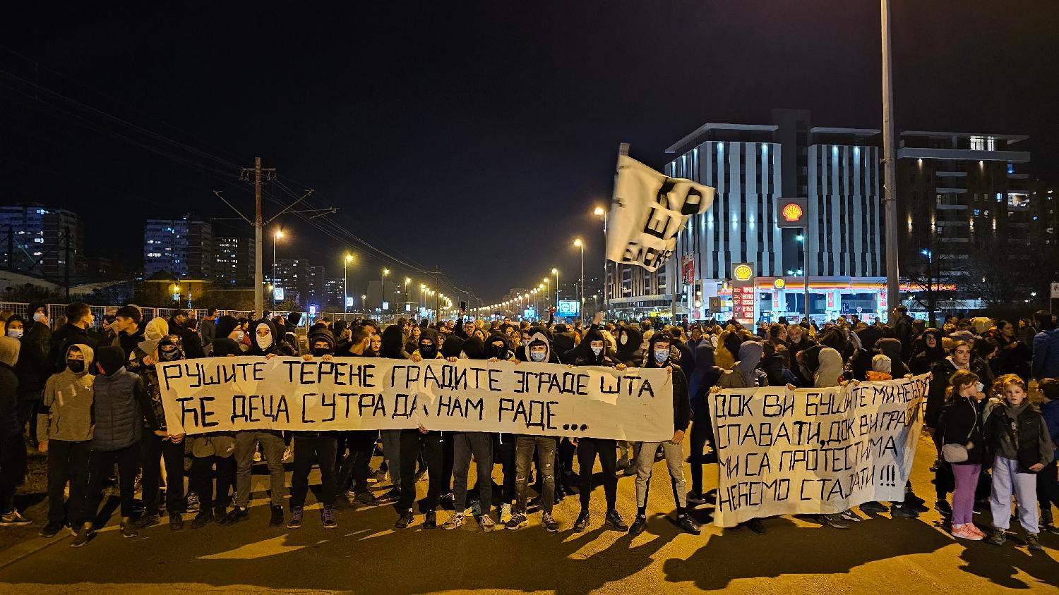 "Rušite terene, gradite zgrade, šta će deca sutra da nam rade": Novi protest u bloku 63 2 "Rušite terene, gradite zgrade, šta će deca sutra da nam rade": Novi protest u bloku 63 2