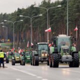 Eskalacija protesta: Poljski poljoprivrednici bacali kamenje na policiju i pokušali da probiju barikade oko zgrade parlamenta u Varšavi 5