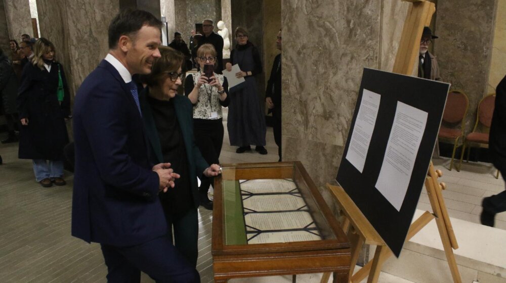 Siniša Mali na izložbi "Lada 120 proleća": Danas je više nego ikada važno da pokažemo da smo složni 1