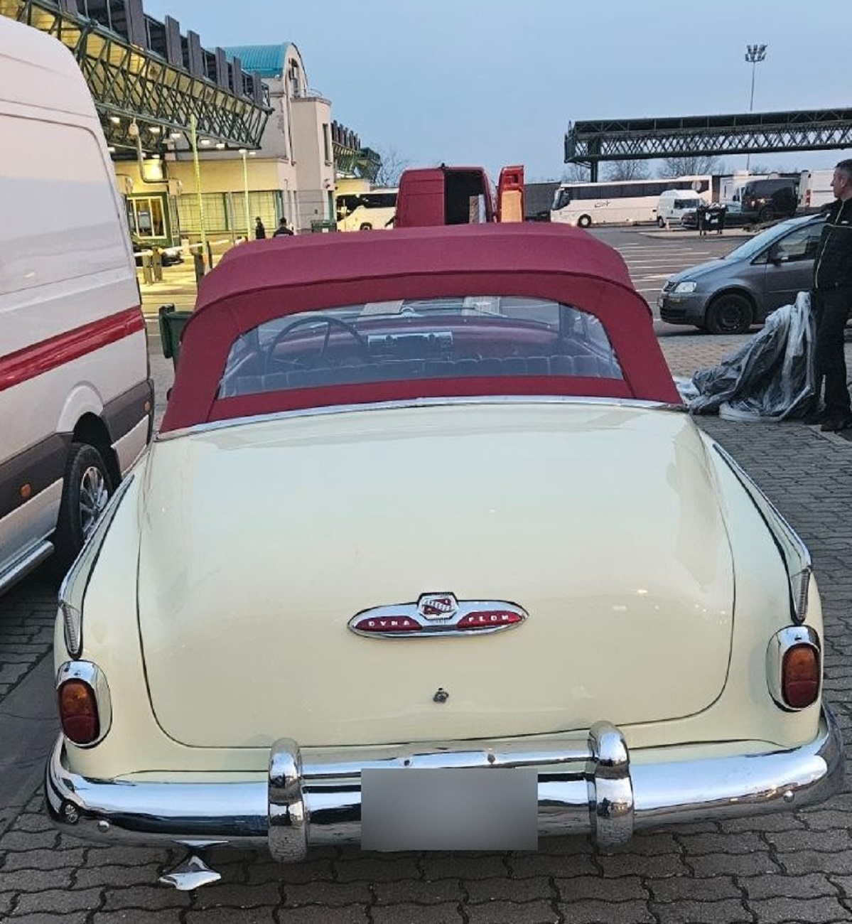 Carinici na Horgošu zaplenili neprijavljeni oldtajmer marke Bjuik iz 1952. godine (FOTO) 3 Carinici na Horgošu zaplenili neprijavljeni oldtajmer marke Bjuik iz 1952. godine (FOTO) 3