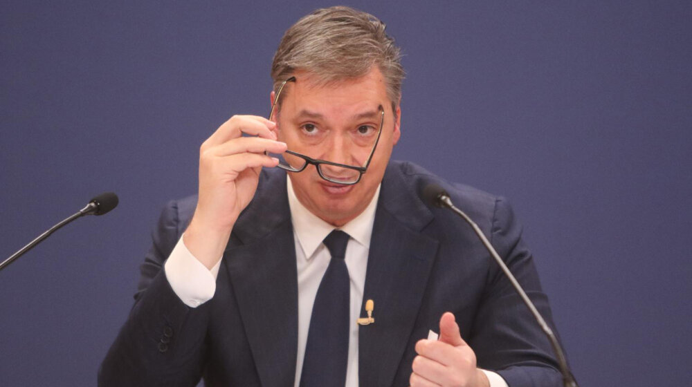 Vučič reagovao zbog novog Pravilnika o ocenjivanju: Zamolio da se razmisli o odluci da roditelji ocenuju nastavnike 1