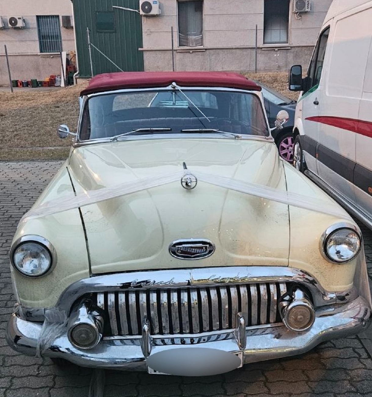 Carinici na Horgošu zaplenili neprijavljeni oldtajmer marke Bjuik iz 1952. godine (FOTO) 4 Carinici na Horgošu zaplenili neprijavljeni oldtajmer marke Bjuik iz 1952. godine (FOTO) 4