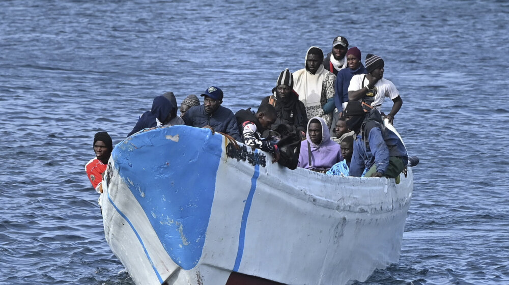 Tela tri migranta pronađena na obali Hiosa 1