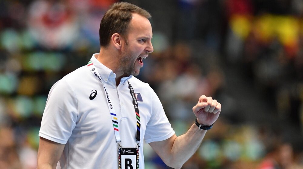 Dagur Sigurdson blizu klupe hrvatske rukometne reprezentacije 1