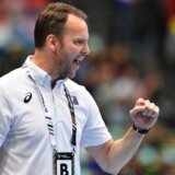 Dagur Sigurdson blizu klupe hrvatske rukometne reprezentacije 12