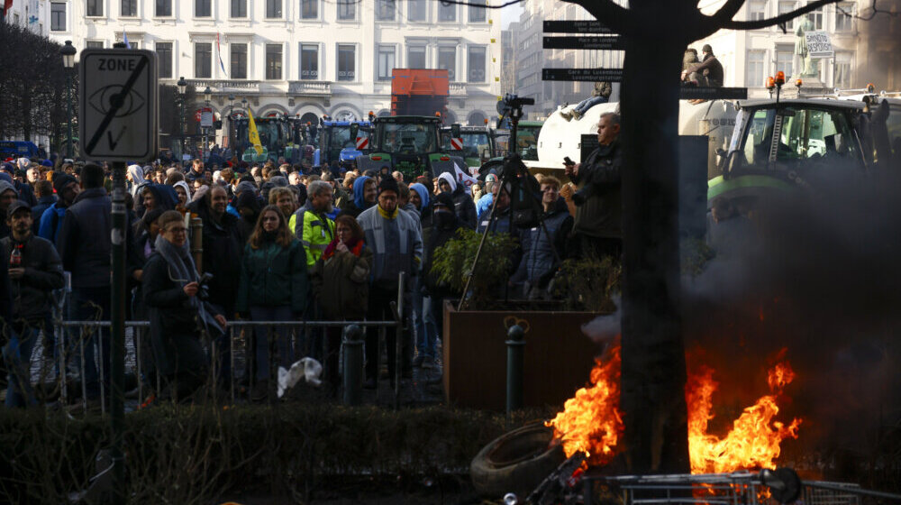 "Pojačani nacionalizam, ali i pogođenost tradicionalnih privrednih grana": Koji su sve uzroci protesta širom Evrope? 1