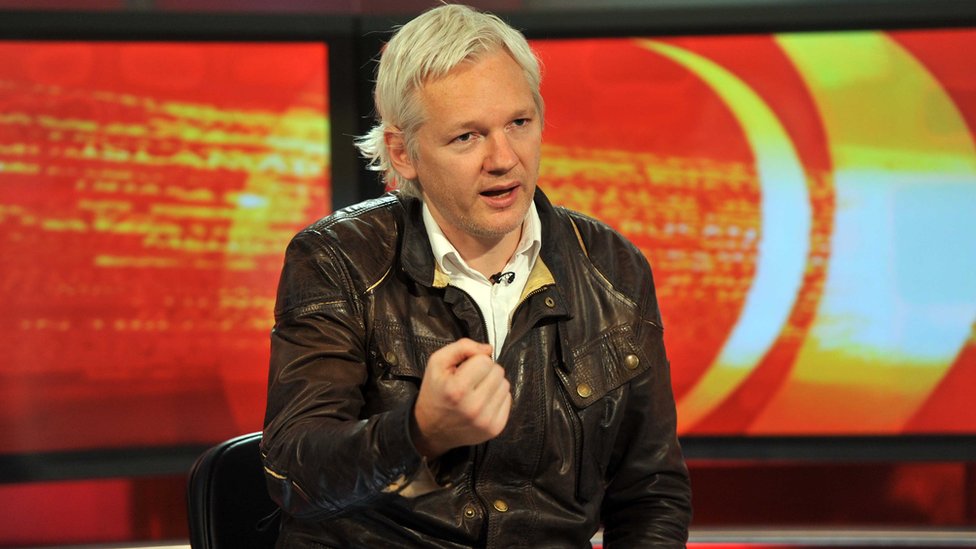 Džulijan Asanž i Vikiliks: Aktivista ili egzibicionista i hoće li biti izručen Americi 6 Julian Assange appearing on the BBC World news programme World Have Your Say, 28 August 2011
