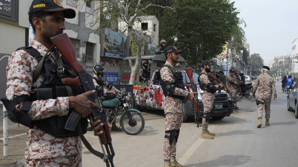 Najmanje 24 osobe ubijene u napadima na kancelarije političara u Pakistanu dan pred izbore 1