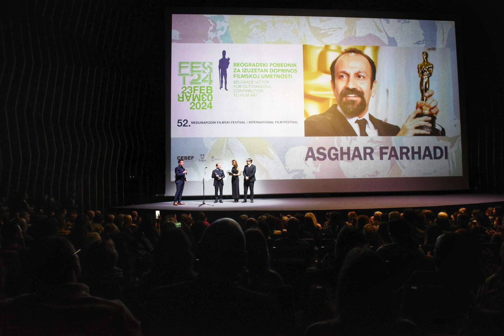Velika je čast dobiti "Beogradskog pobednika", i vrlo emotivno, pamtiću ovo veče: Ašgaru Farhadiju, dvostrukom oskarovcu, uručena nagrada Festa 2