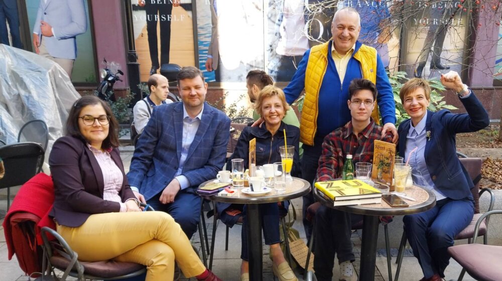 Gde su bili poslanici DS dok je trajala sednica Skupštine Srbije? 1