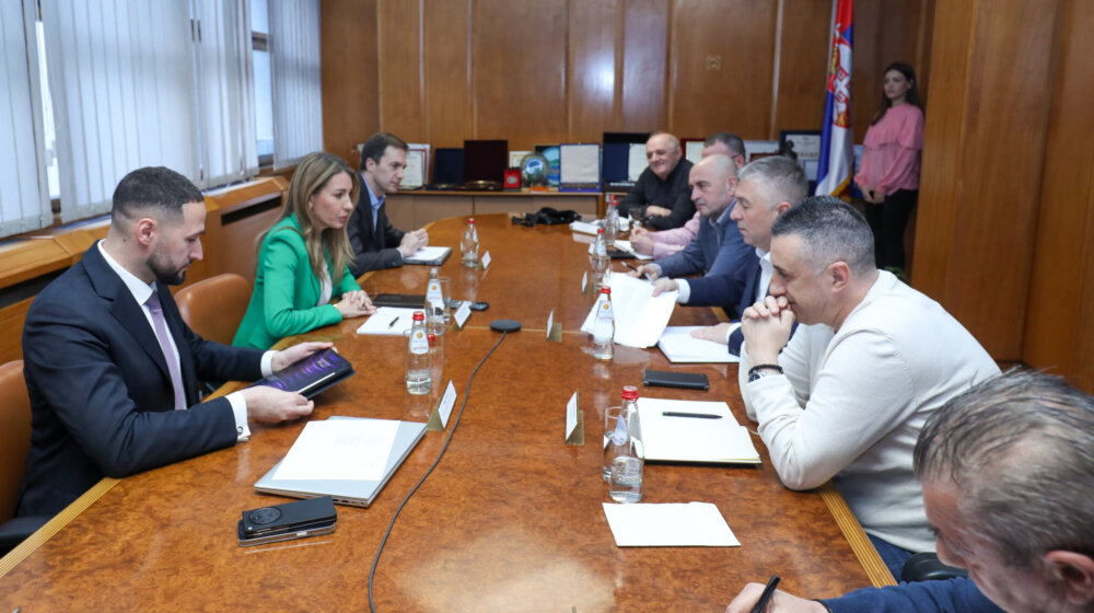 "Na inicijativu Vučića, radimo na iznalaženju rešenja o povećanju zarade rudarima za 10 odsto": Đedović Handanović sa rukovodstvom i sindikatima "Resavice" 1