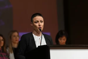 "Zajedno moramo da se borimo protiv svih koji su nam urušili institucije, jer vlasnici države i zakona nisu političari" 2 "Zajedno moramo da se borimo protiv svih koji su nam urušili institucije, jer vlasnici države i zakona nisu političari" 2