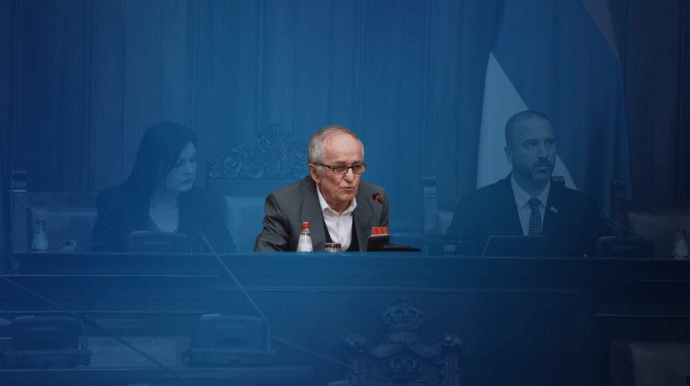 Ko je Stojan Radenović, predsedavajući današnjom sednicom Skupštine Srbije? 1