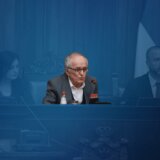Ko je Stojan Radenović, predsedavajući današnjom sednicom Skupštine Srbije? 1