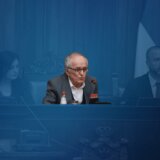Ko je Stojan Radenović, predsedavajući današnjom sednicom Skupštine Srbije? 12