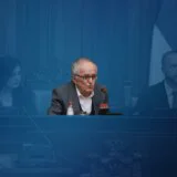 Ko je Stojan Radenović, predsedavajući današnjom sednicom Skupštine Srbije? 12