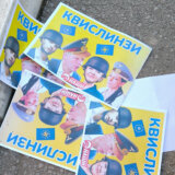 Ponovo ubačeni leci protiv opozicije u dvorište televizije N1 2