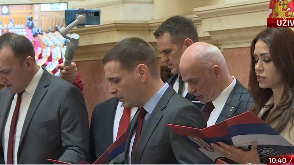 Kako je prvi dan nove Skupštine izgledao kroz objektive fotoaparata (FOTO) 16