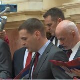 Poslanici koalicije NADA zakletvu položili van sale 14