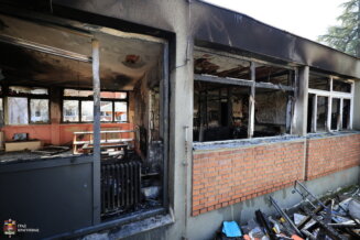 Požar vrtić Crvenkapa Kragujevac 02 Požar izazvala prigušnica za neonku, deca raspoređena po drugim vrtićima: Gradski čelnici obišli kragujevačko obdanište Crvenkapa (FOTO) 2