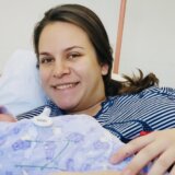 Danica prva beba rođena na Dan grada u novosadskoj Betaniji: Na poklon uplata od 300.000 dinara 2