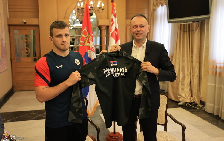 Prijem za zlatnog rvača Komarova u kragujevačkoj Skupštini grada 1