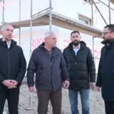 Kosovski ministri Svećlja i Krasnići obišli albansku kuću u Severnoj Mitrovici ispisanu "ekstremističkim porukama" 7
