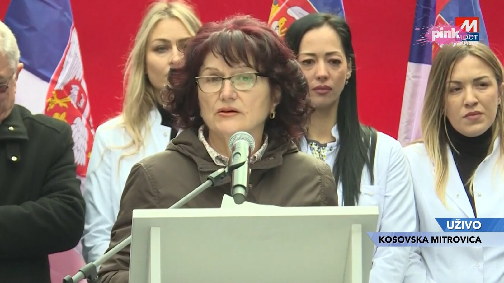 Sa protesta Srba u Kosovskoj Mitrovici zbog ukidanja dinara poruke međunarodnoj zajednici: Nije lako danas biti Srbin, ukidaju nam parče hleba 2 Sa protesta Srba u Kosovskoj Mitrovici zbog ukidanja dinara poruke međunarodnoj zajednici: Nije lako danas biti Srbin, ukidaju nam parče hleba 2