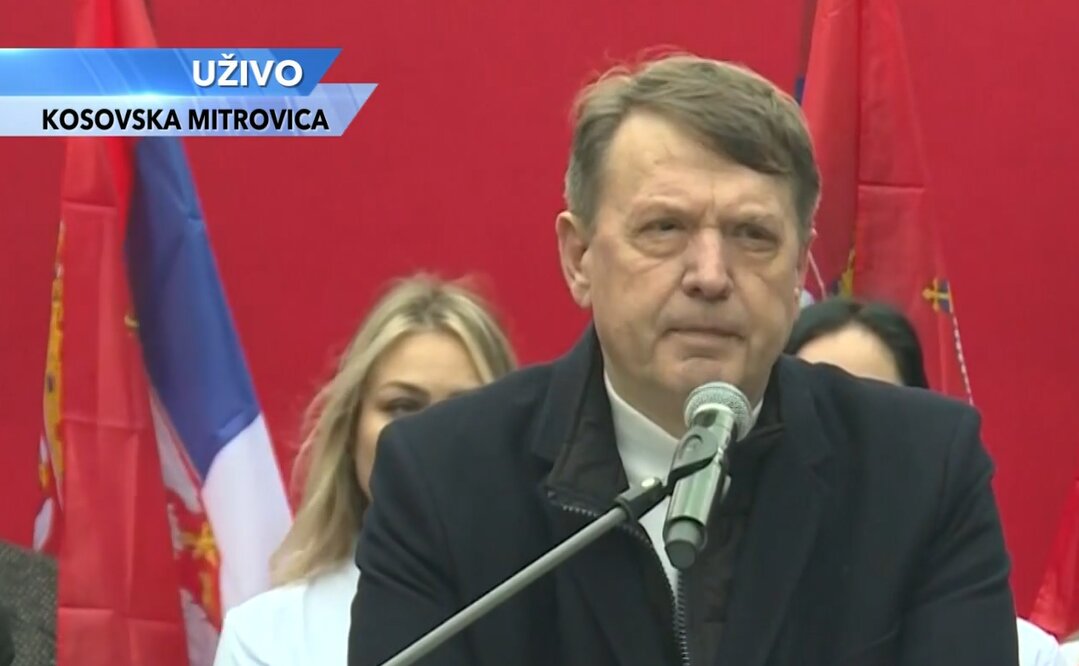 Sa protesta Srba u Kosovskoj Mitrovici zbog ukidanja dinara poruke međunarodnoj zajednici: Nije lako danas biti Srbin, ukidaju nam parče hleba 7 Sa protesta Srba u Kosovskoj Mitrovici zbog ukidanja dinara poruke međunarodnoj zajednici: Nije lako danas biti Srbin, ukidaju nam parče hleba 7
