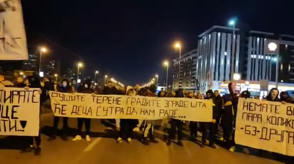 (VIDEO) Nova blokada saobraćaja u Bloku 63 na Novom Beogradu: Dok ne bankrotirate mi se sa ulice nećemo pomeriti 1