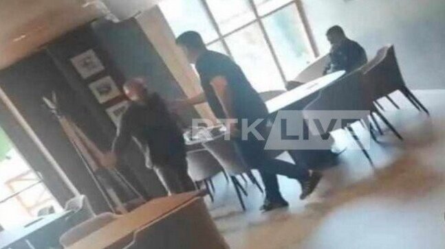 Kosovska televizija objavila snimak na kom navodno Milan Radoičić udara bivšeg čelnika Kosovske Mitrovice, Spirić to demantuje (VIDEO) 1
