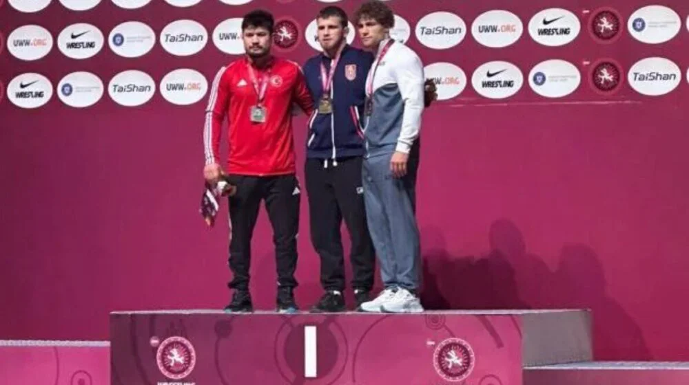 Evropsko prvenstvo u rvanju: Ukrajinac Belenjuk odbio zajedničko fotografisanje osvajača medalja, jer je zlatni srpski rvač Rus 1