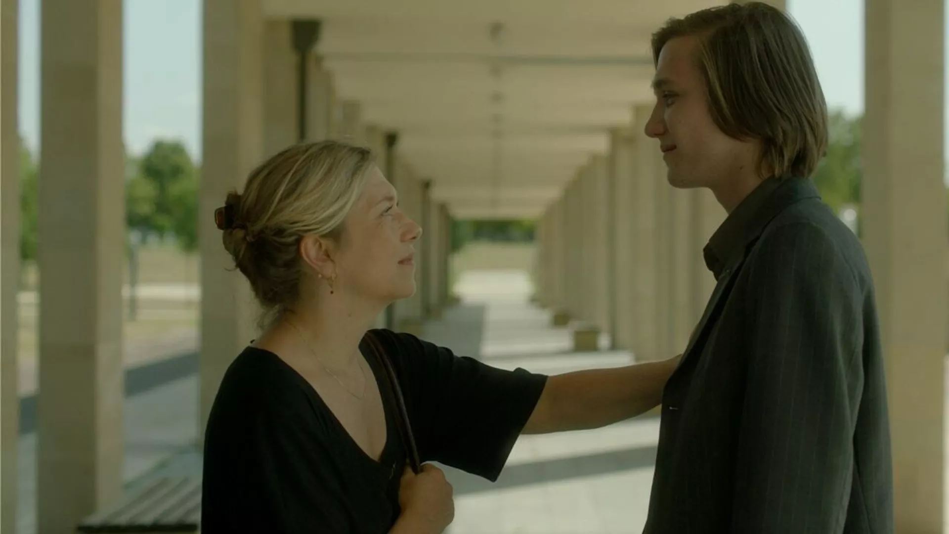 Kosta Đorđević i Branka Katić za Danas: Tinejdžeri su najviše na udaru u našem društvu, a ne postoji zajednica koja pomaže roditeljima da odgajaju decu 2 Kosta Đorđević i Branka Katić za Danas: Tinejdžeri su najviše na udaru u našem društvu, a ne postoji zajednica koja pomaže roditeljima da odgajaju decu 2