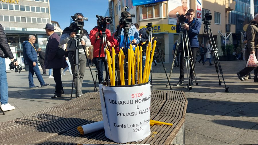 U nekoliko gradova BiH odata pošta novinarima ubijenim u Pojasu Gaze 1