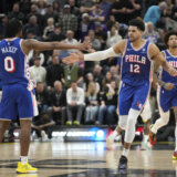 Lejkersi bolji od Bostona, 51 poen Maksija u pobedi Filadelfije 12