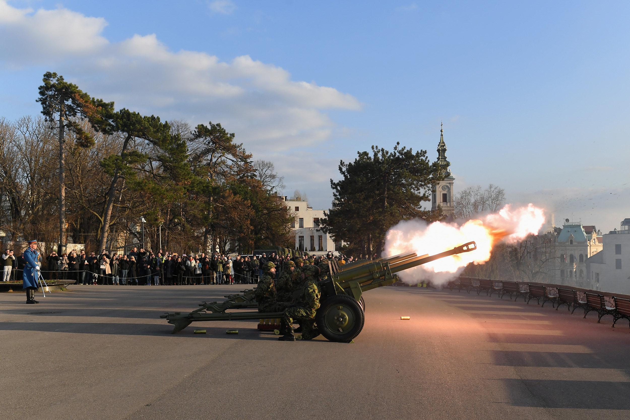 Počasna artiljerijska paljba, defile plovila Rečne flotile i nalet vazduhoplova povodom Dana državnosti 2 Počasna artiljerijska paljba, defile plovila Rečne flotile i nalet vazduhoplova povodom Dana državnosti 2