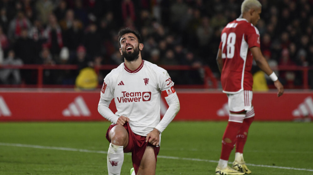 Dva aršina prema Mančester junajtedu: Jedno hvatanje za gušu za crveni karton, drugo nije (VIDEO) 1