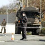 Nemiri u Sautportu nakon ubistva troje dece: Ciglama na džamiju, zapaljeni automobili, povređeni policajci 9