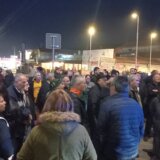 Građani niškog naselja Delijski Vis ponovo blokirali saobraćaj na putu Niš- Niška Banja- traže asfalt i kanalizaciju 8