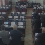 Surov i neljudski postupak: Reakcija opozicije na odbijanje članova SNS-a da odaju poštu nastradalom mladiću u "Trajalu" 8