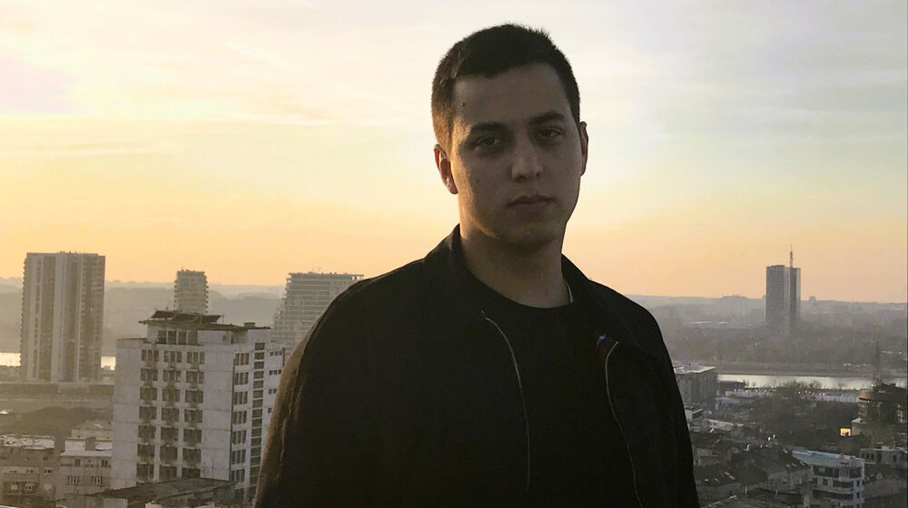 "Reditelj Siniša Cvetić je najnovija meta režimskih tabloida jer je uključen u blokadu FDU-a": Saopštenje Asocijacija filmskih reditelja i Udruženje scenarista Srbije 1