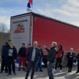Raseljeni Srbi sa Kosova blokirali Merdare 5
