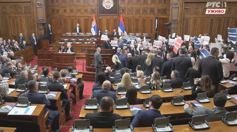 SSP pita obezbeđenje Skupštine: Na osnovu čega ste izdali nalog da se opoziciji zabrani kretanje po sali 1